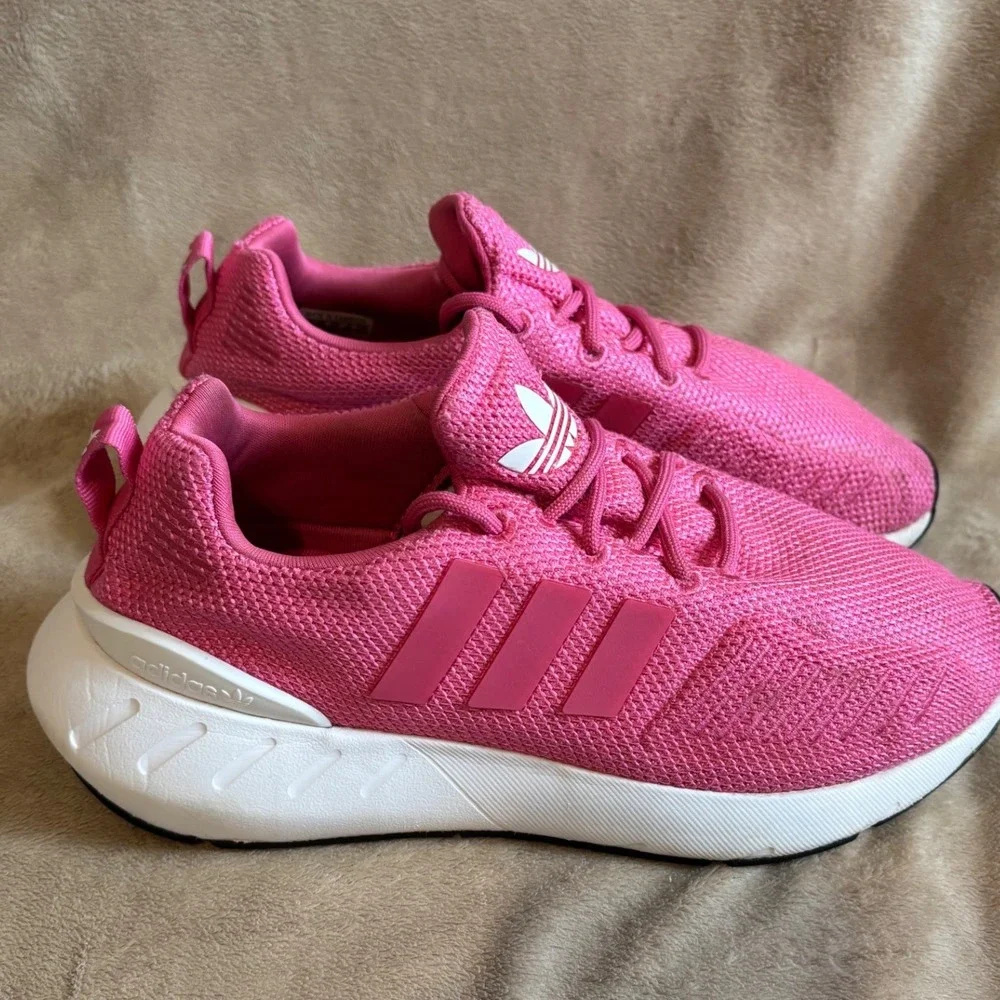 Adidas Swift Run 22 Womens Sneakers Pink White Knit Mesh Low Top Shoes Size 5